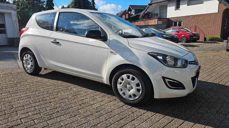Weiß Gebraucht 2013 Hyundai i20 Edition | 3.350 € (Teuer) - Bild 1/4