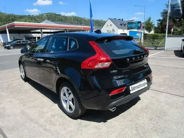 Gebraucht Volvo V40 Kinetic 120 PS (88 kW) 2018 Schwarz Limousine