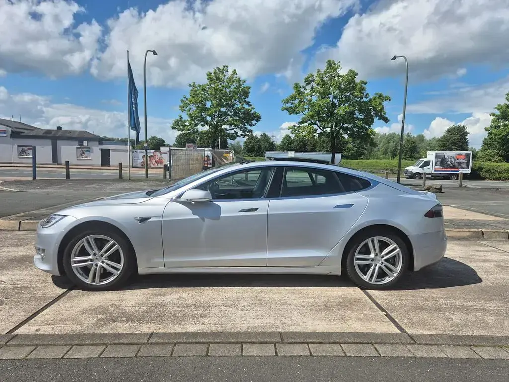 Käytetty Tesla Model S 350 kW (476 HP) 2017 Hopea Viistoperä