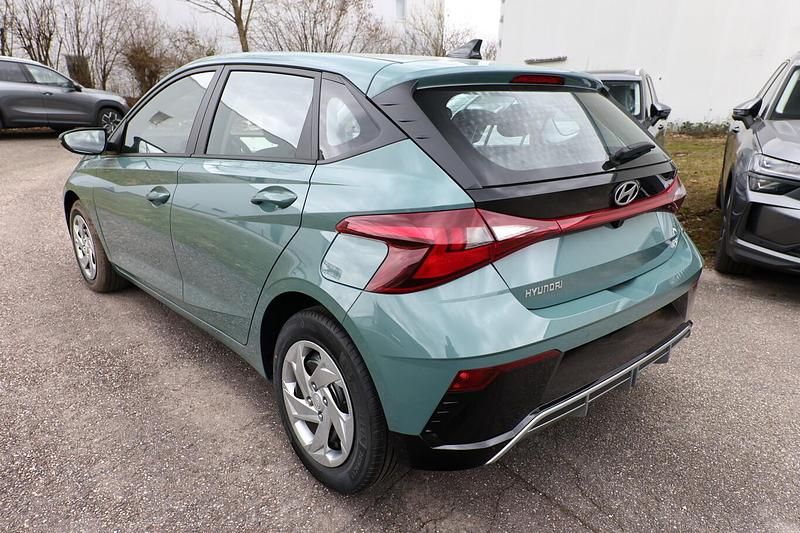 Neu Hyundai i20 Select 90 PS (66 kW) 2026 Grün metallic Kleinwagen