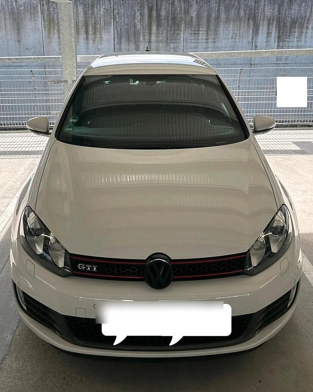 Weiß Gebraucht 2011 VW Golf VI GTI Kleinwagen | 7.500 € (Fairer Preis) - Bild 1/4