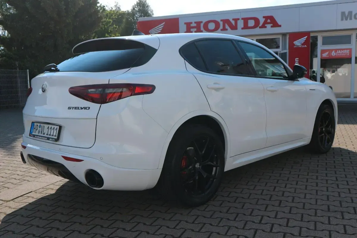 Gebraucht Alfa Romeo Stelvio Veloce 210 PS (154 kW) 2021 Weiß SUV