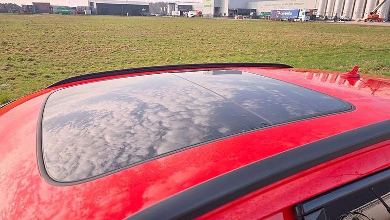 Second-hand Audi e-tron Advanced 300 kW (408 CP) 2018 Roșu SUV