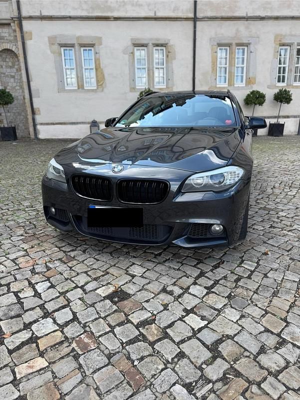 Schwarz Gebraucht 2011 BMW 535 M Sport Kombi | 13.499 € - Bild 1/4
