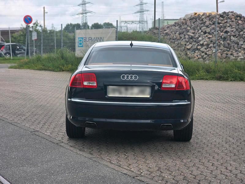 Second-hand Audi A8 450 CP (330 kW) 2005 Albastru Berlinǎ
