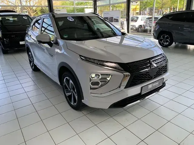 Gebraucht Mitsubishi Eclipse Cross Plus 188 PS (138 kW) 2022 D) (weiss SUV