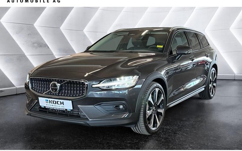 Grau Gebraucht 2024 Volvo V60 CC Ultimate Kombi | 47.500 € (Etwas zu teuer) - Bild 1/4
