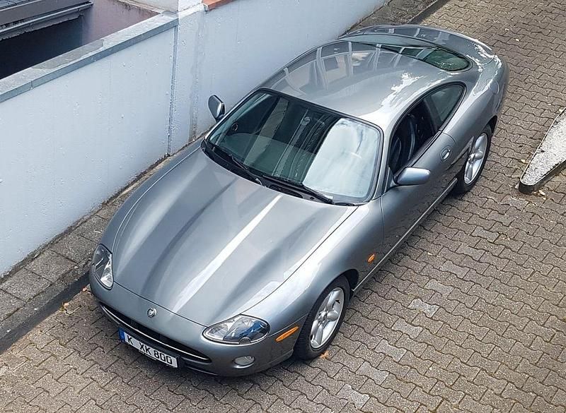 Grau Gebraucht 2004 Jaguar XK8 Coupé | 15.000 € (Fairer Preis) - Bild 1/4