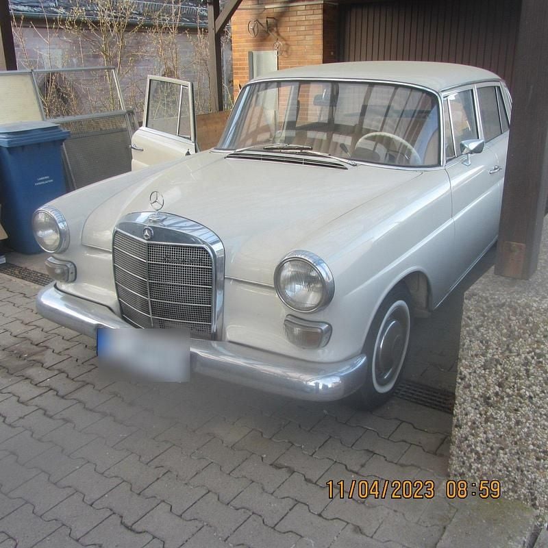 Weiß Gebraucht 1967 Mercedes 200 Limousine | 15.888 € - Bild 1/4