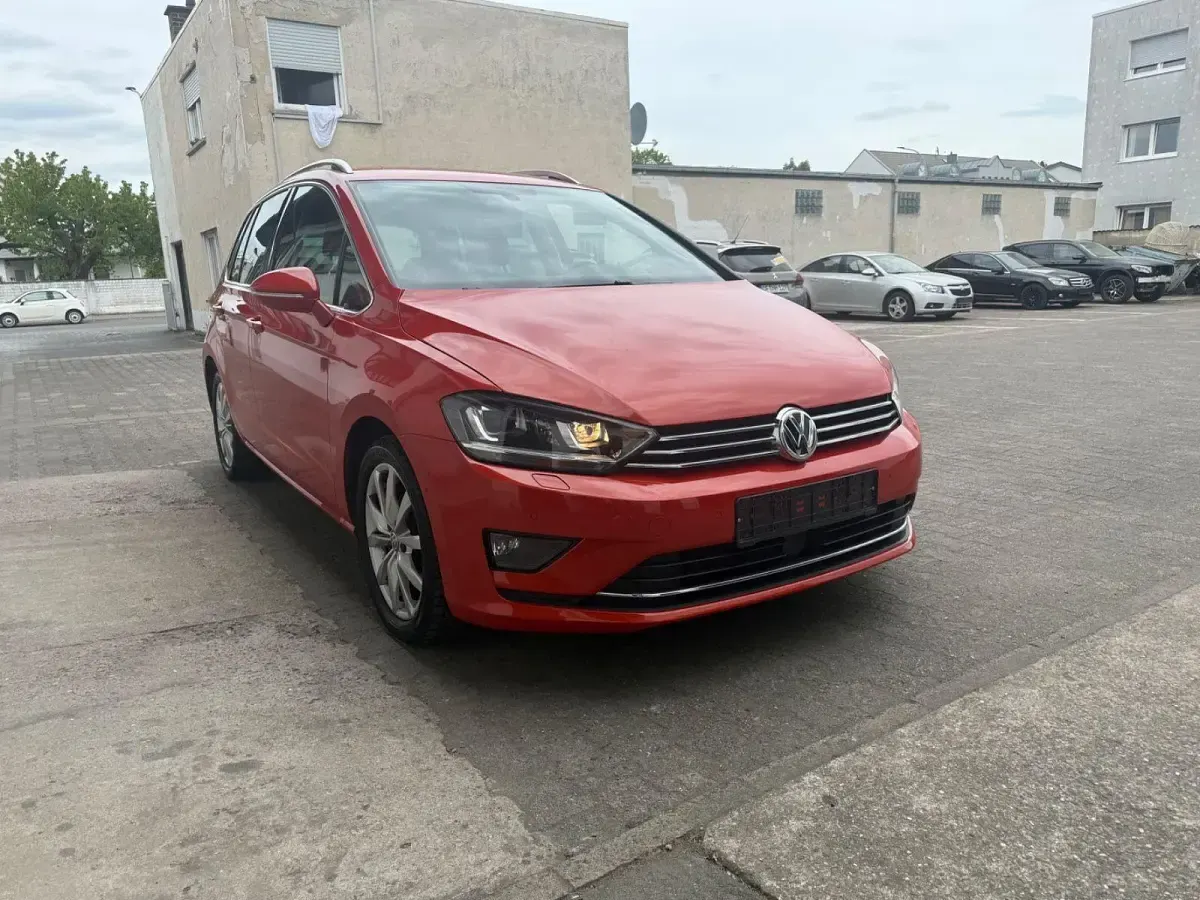 Gebraucht VW Golf Sportsvan Highline 125 PS (91 kW) 2014 Orange Van / Kleinbus