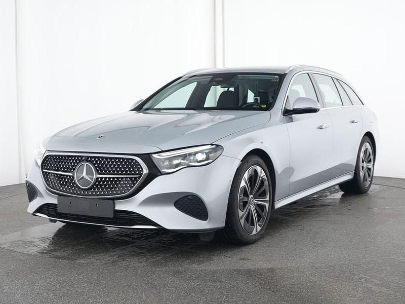 Silber Gebraucht 2024 Mercedes E300 Avantgarde Limousine | 44.980 € (Guter Preis) - Bild 1/4