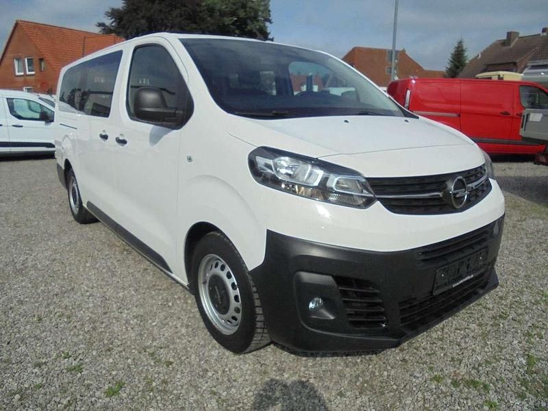 Jade weiß Gebraucht 2022 Opel Vivaro Van | 21.990 € (Etwas zu teuer) - Bild 1/4