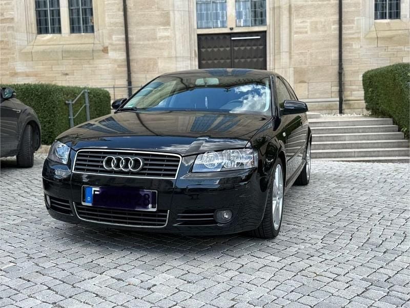 Schwarz Gebraucht 2004 Audi A3 Ambition Limousine | 3.879 € (Etwas zu teuer) - Bild 1/4
