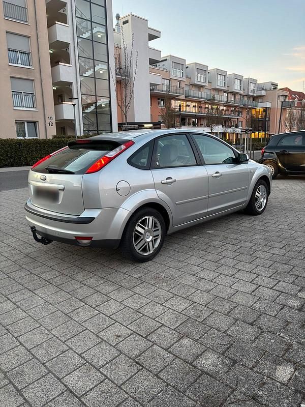 Gebraucht Ford Focus Ghia 101 PS (74 kW) 2006 Kleinwagen