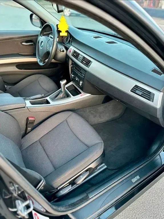 Brugt BMW 318 143 HK (105 kW) 2009 Sort Sedan