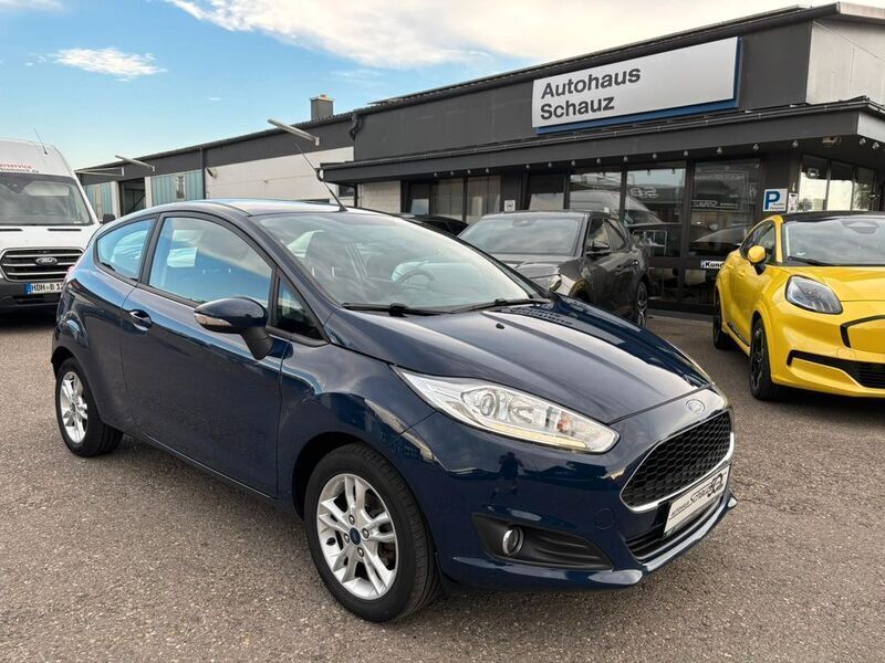 Blau Gebraucht 2017 Ford Fiesta Celebration Kleinwagen | 6.500 € (Fairer Preis) - Bild 1/4
