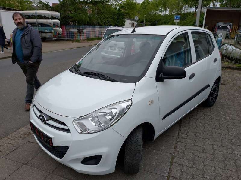 Weiß Gebraucht 2013 Hyundai i10 Edition Kleinwagen | 3.500 € (Fairer Preis) - Bild 1/4