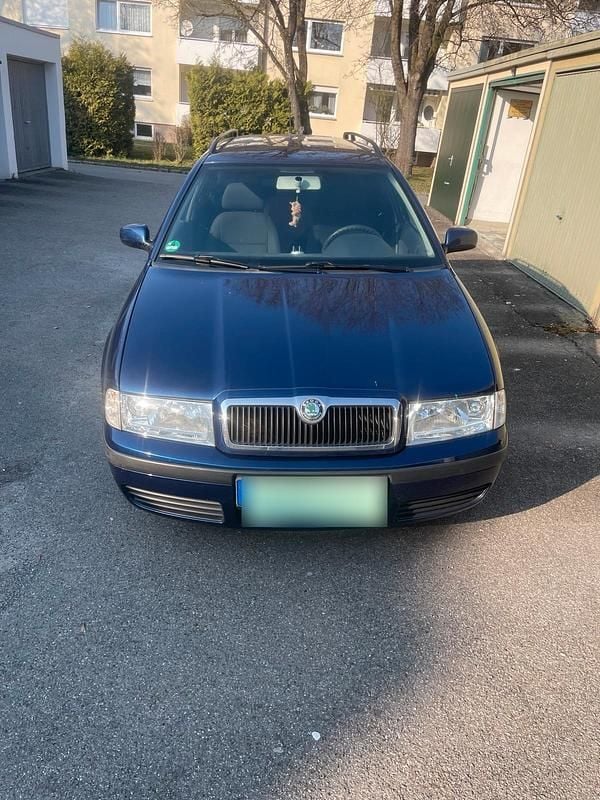Gebraucht Skoda Octavia 115 PS (84 kW) 2009 Blau Kombi