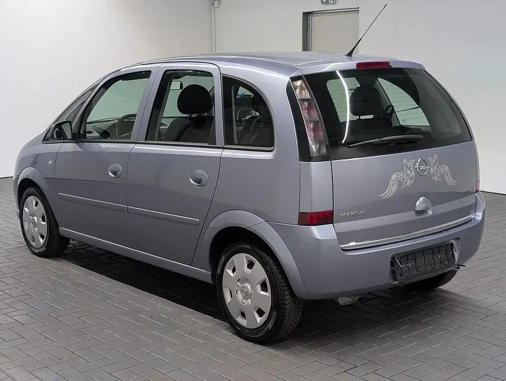 Gebraucht Opel Meriva Edition 90 PS (66 kW) 2010 Silber Van / Kleinbus