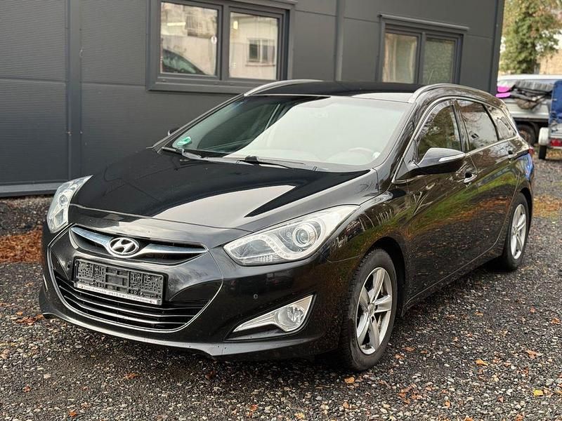 Schwarz Gebraucht 2011 Hyundai i40 Style Kombi | 3.900 € (Fairer Preis) - Bild 1/4