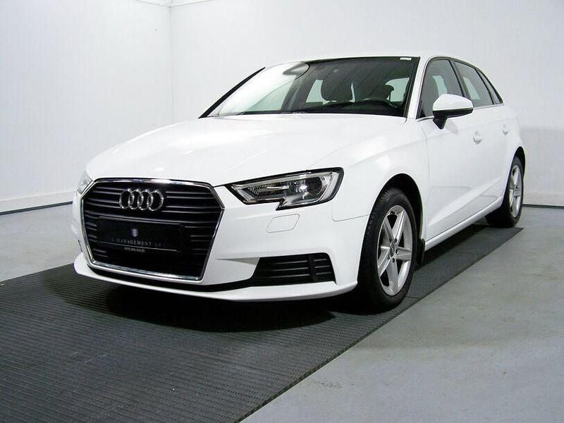 Gebraucht Audi A3 Comfort 150 PS (110 kW) 2019 Weiß Limousine