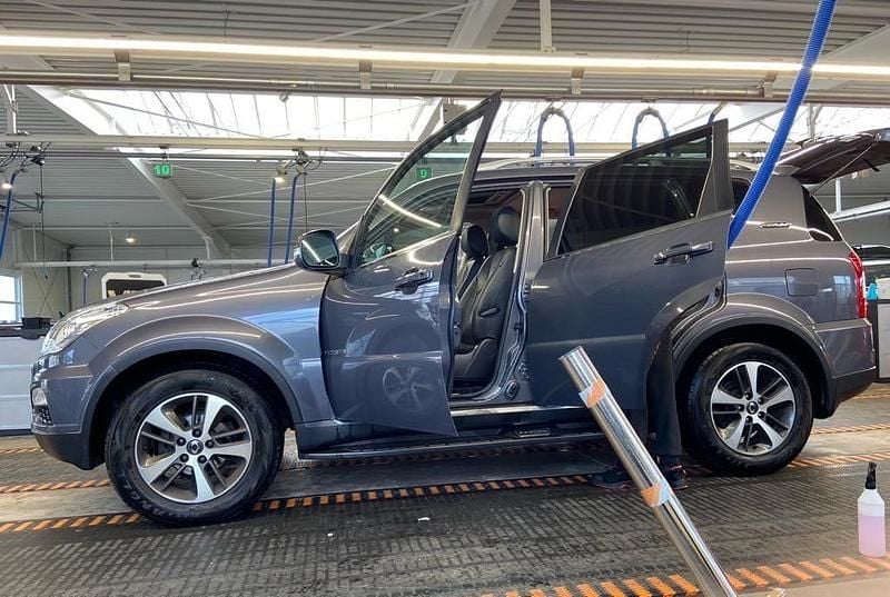 Grau Gebraucht 2017 Ssangyong (KGM) Rexton Sapphire SUV | 16.900 € (Superpreis) - Bild 1/4