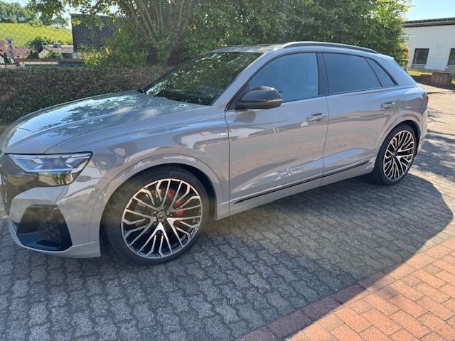 Grau Neu 2025 Audi Q8 Sport SUV | 105.315 € - Bild 1/4