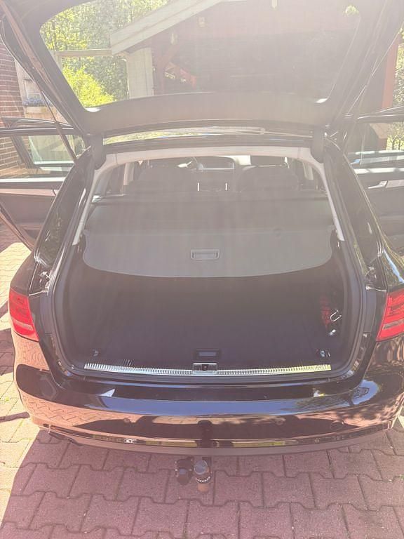 Gebraucht Audi A4 Ambiente 150 PS (110 kW) 2012 Schwarz Limousine