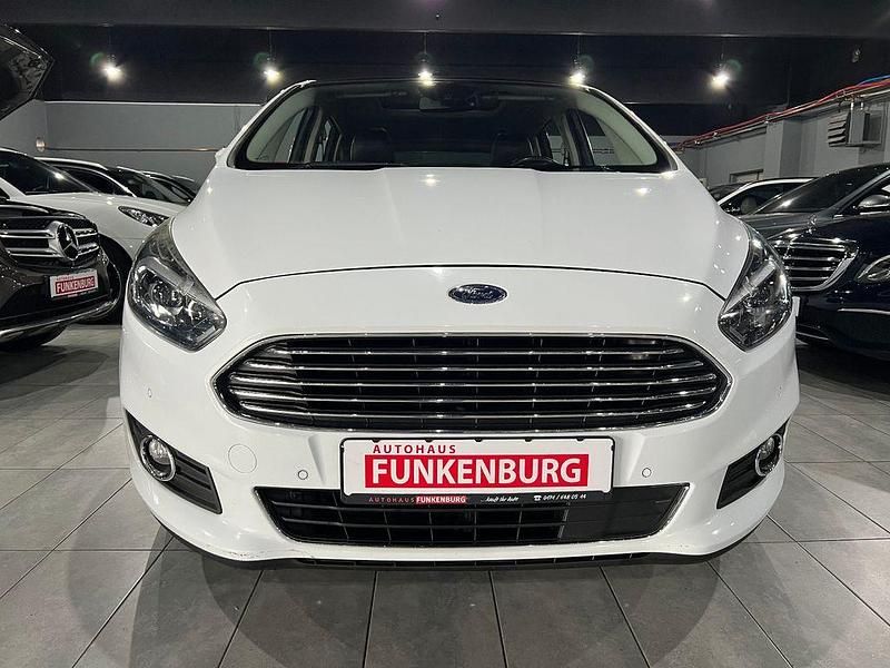 Gebraucht Ford S-MAX Titanium 179 PS (131 kW) 2016 Weiß Van / Kleinbus