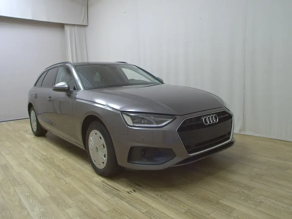 Gebraucht Audi A4 Ambiente 136 PS (100 kW) 2021 Grau metallic Kombi