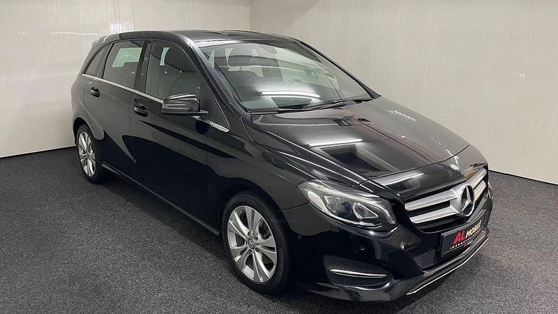 Gebraucht Mercedes B180 122 PS (89 kW) 2016 Schwarz Kleinwagen