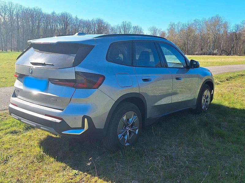 Neu BMW iX1 150 kW (204 PS) 2025 Silber SUV