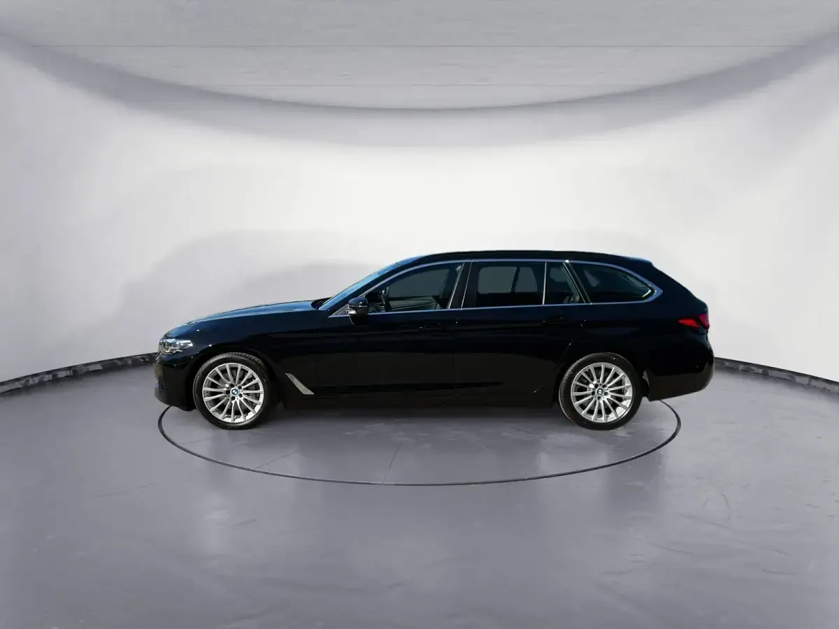 Gebraucht BMW 530 Sport Line 286 PS (210 kW) 2023 Kombi