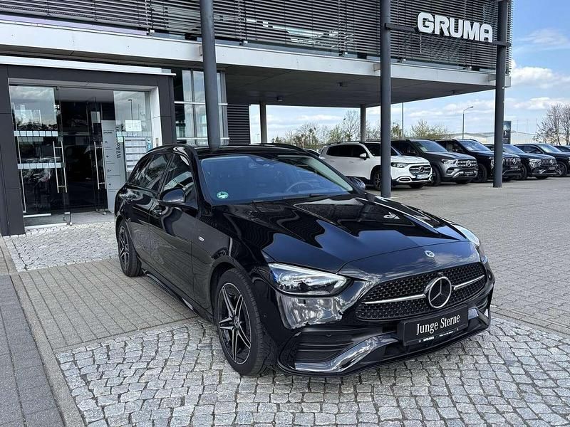 Gebraucht Mercedes C300e AMG 197 PS (144 kW) 2025 Lack obsidianschwarz Kombi