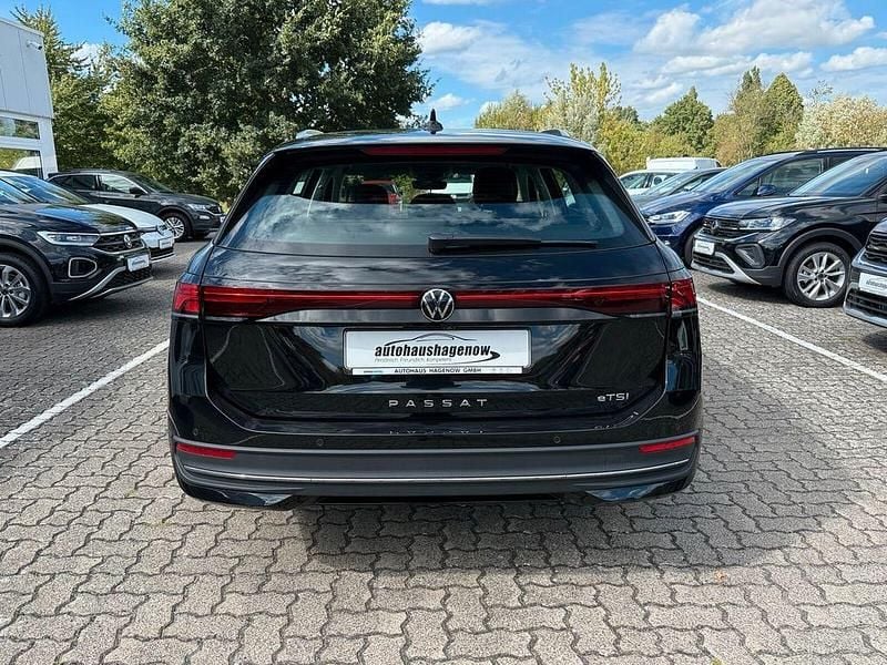 Second-hand VW Passat Business 150 CP (110 kW) 2024 Verde Berlinǎ