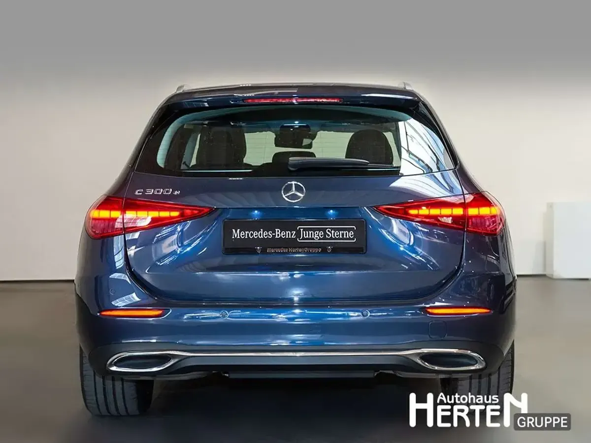Gebraucht Mercedes C300 Avantgarde 204 PS (150 kW) 2025 Blau Limousine