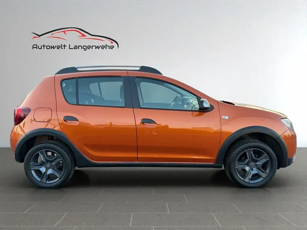 Gebraucht Dacia Sandero Celebration 90 PS (66 kW) 2017 Orange SUV