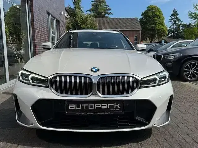 Gebraucht BMW 320 M Sport 184 PS (135 kW) 2023 Weiß Limousine