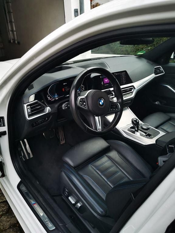 Weiß Gebraucht 2019 BMW 330e M Sport Limousine | 27.000 € (Guter Preis) - Bild 1/4