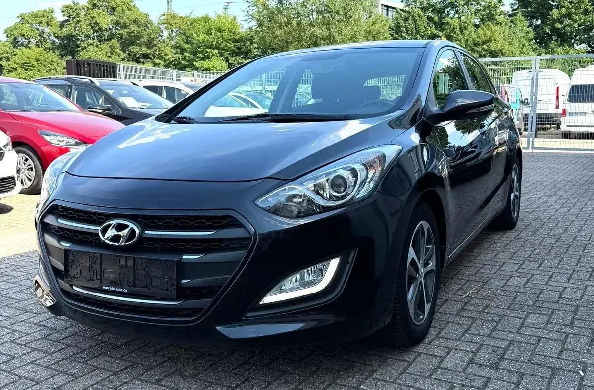 Gebraucht Hyundai i30 101 PS (74 kW) 2017 Schwarz Limousine