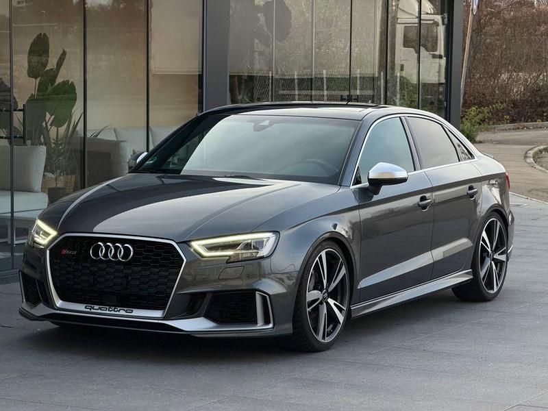 Grau Gebraucht 2018 Audi RS3 Sport Limousine | 44.200 € (Teuer) - Bild 1/4