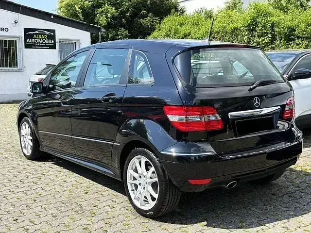 Gebraucht Mercedes B200 136 PS (100 kW) 2010 Schwarz Van / Kleinbus
