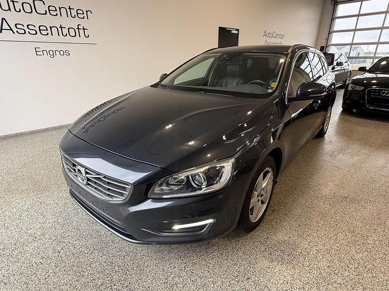 Gebraucht Volvo V60 190 PS (139 kW) 2015 Grau Kombi