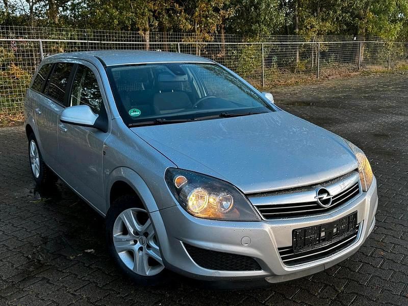 Grau Gebraucht 2010 Opel Astra Kombi | 1.950 € (Guter Preis) - Bild 1/4