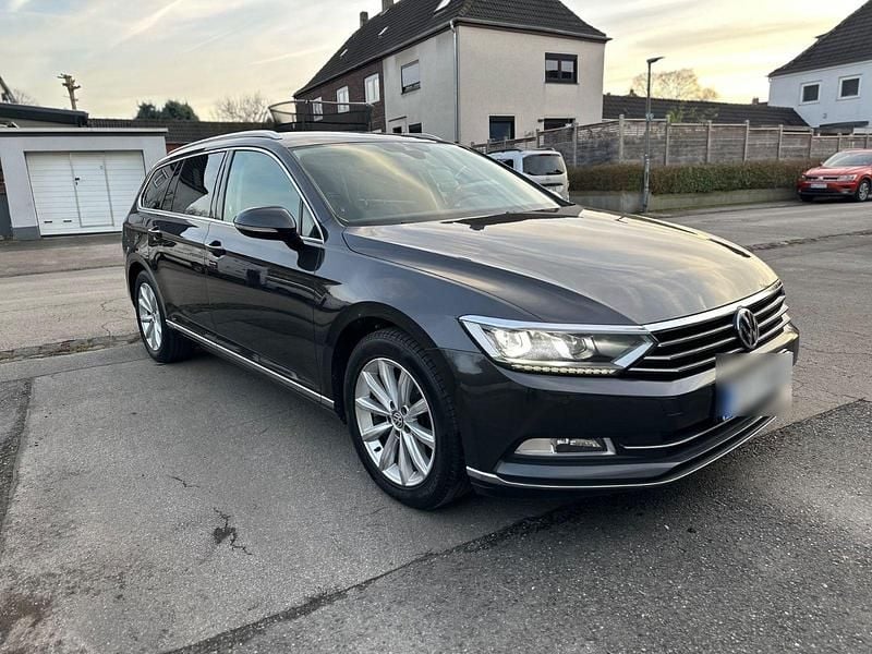 Grau Gebraucht 2019 VW Passat R Kombi | 15.999 € (Superpreis) - Bild 1/4