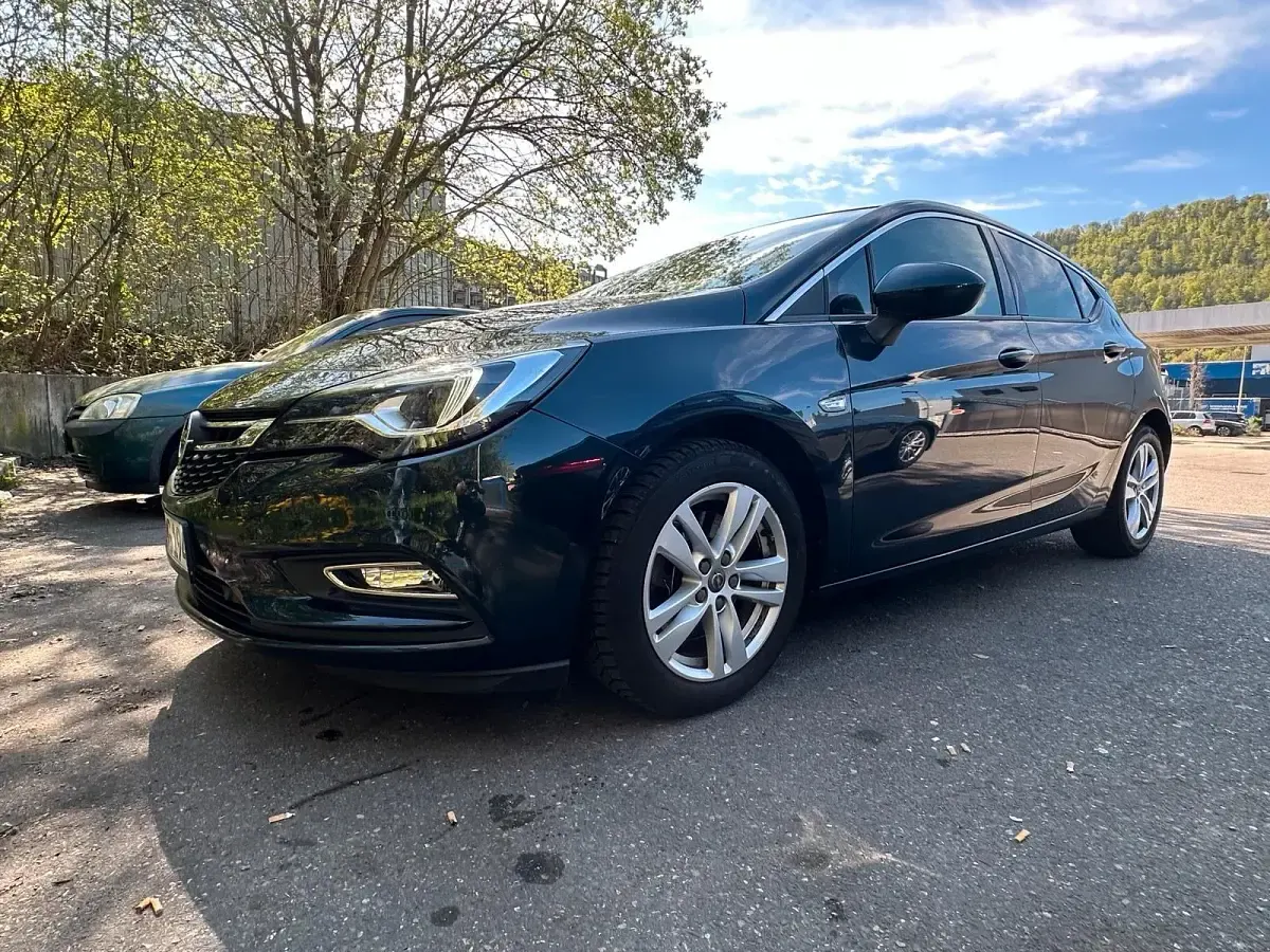 Gebraucht Opel Astra Dynamic 136 PS (100 kW) 2015 Kleinwagen