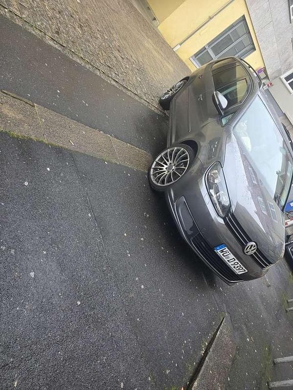 Gebraucht VW Touran Highline 105 PS (77 kW) 2011 Van / Kleinbus