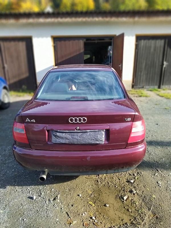 Brugt Audi A4 101 HK (74 kW) 1997 Rød Sedan