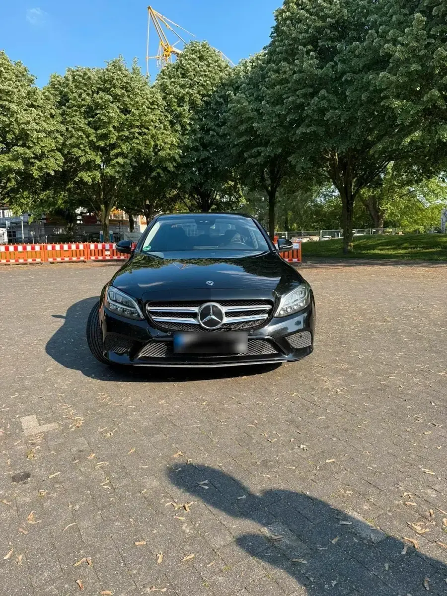 Gebraucht Mercedes 180 122 PS (89 kW) 2021 Schwarz Limousine