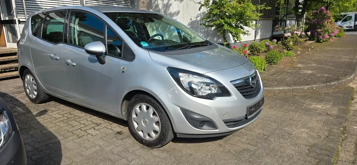 Gebraucht Opel Meriva 101 PS (74 kW) 2012 Silber Van / Kleinbus